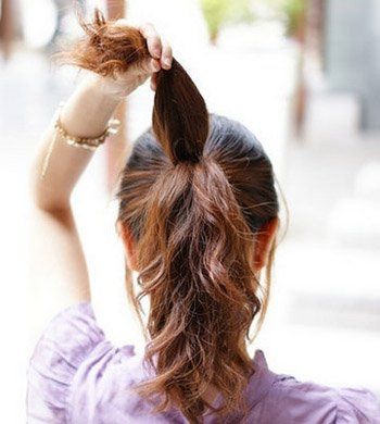 2011瘦臉的發(fā)型-散發(fā)浪漫氣息的花苞頭