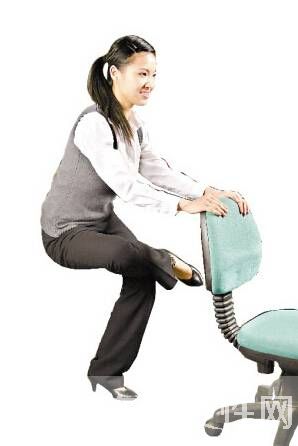 辦公室瑜伽鍛煉教程圖解 消除疲勞保持好身材