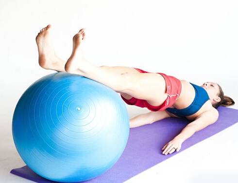 想要打造窈窕曲線 四式瘦身瑜伽球動(dòng)作就夠了