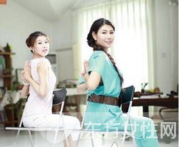 辦公室瑜伽鍛煉教程圖解 消除疲勞保持好身材