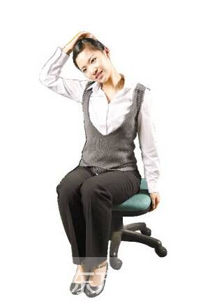 辦公室瑜伽鍛煉教程圖解 消除疲勞保持好身材