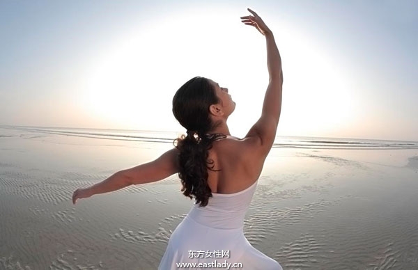 在家也能瘦肚子 6式瑜伽減肥小動作全搞定