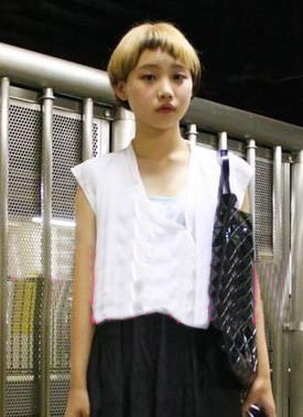 潮人示范露額短劉海發(fā)型 一起來(lái)學(xué)一下吧