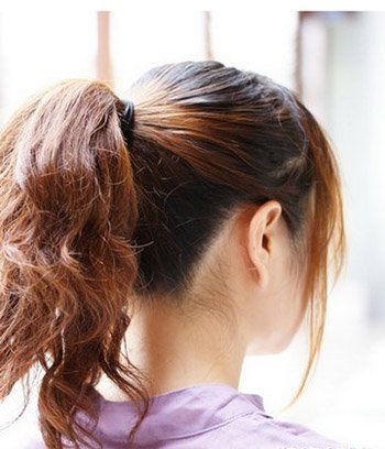 2011瘦臉的發(fā)型-散發(fā)浪漫氣息的花苞頭