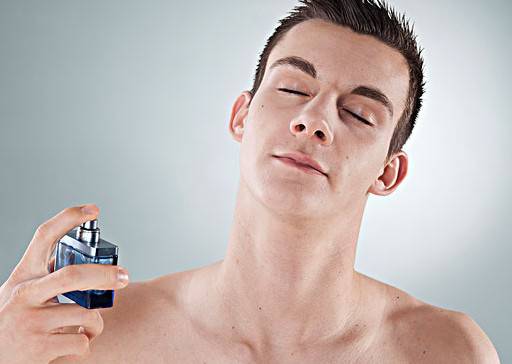 男士香水涂在哪里更顯 男人味