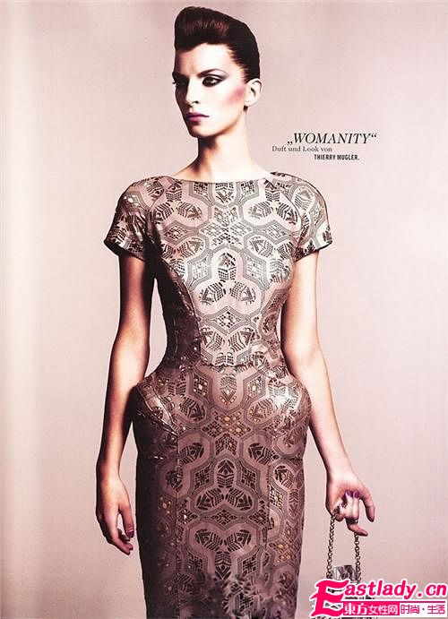  香 約永恒 當超大號香水與時裝邂逅