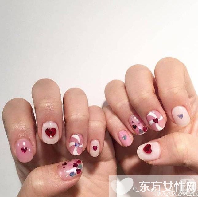 9款閃閃惹人愛美甲圖案 還不趕緊學起來