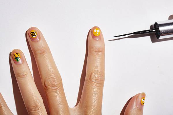 超拉風(fēng) 指尖上行走的emoji表情包