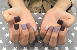 秋冬最I(lǐng)N的美甲配色 還不趕緊學起來