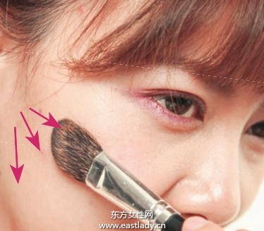 運(yùn)用陰影色塑造緊致小臉