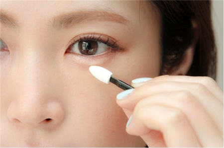 下垂眼線日韓女星必畫眼線