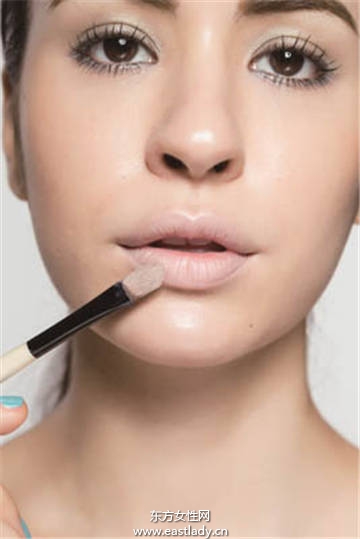 彩妝點綴讓心情瞬間轉(zhuǎn)換到「假期模式」