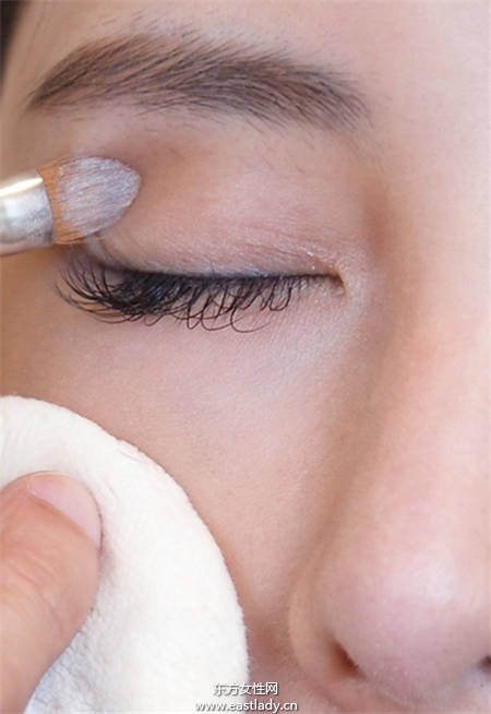 用眼睛勾走男人 簡單眼妝的畫法營打造出萌感女主角眼妝