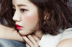 如何用唇釉打造完美唇妝 跟她學(xué)準(zhǔn)沒(méi)錯(cuò)