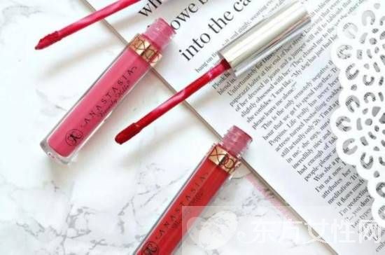 如何用唇釉打造完美唇妝 跟她學準沒錯