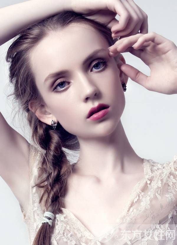 腮紅怎么打顯臉小 初學(xué)化妝的女生一定要看哦