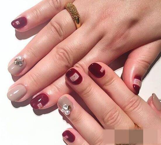 短指甲美甲圖片推薦圖 時(shí)下最流行的美甲樣式