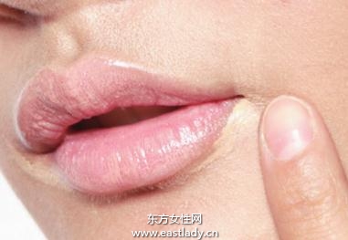 描畫唇妝的基本手法