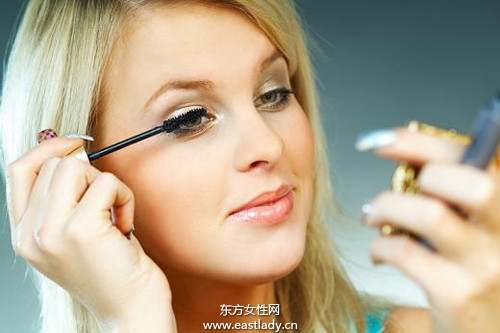 蜜粉可以讓睫毛更濃密 關(guān)于睫毛膏你該知道的10件事