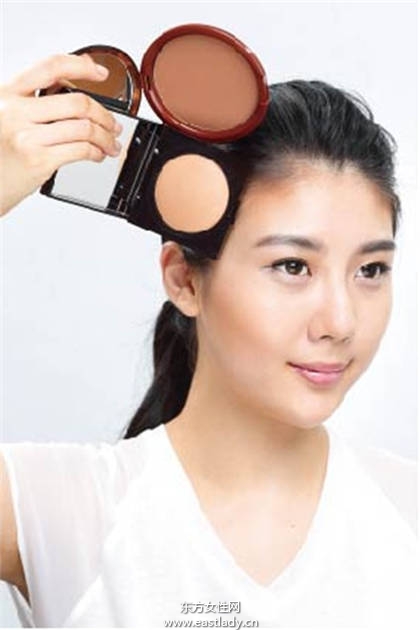 必學(xué) 脫胎換骨的神奇修容化妝術(shù)