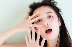 想要嘴唇水嘟嘟 那哪能少了這些變色唇蜜