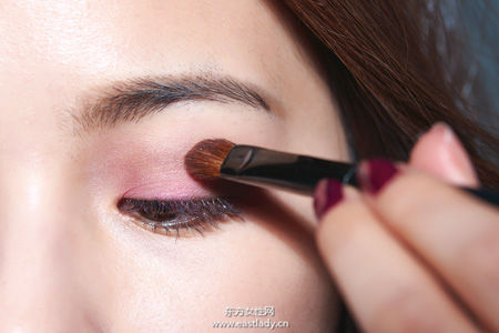 白玫瑰金3D眼 擺脫冬日沉重感