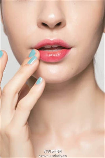 彩妝點綴讓心情瞬間轉(zhuǎn)換到「假期模式」