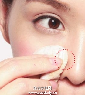 粉餅+遮瑕筆打造無瑕妝容