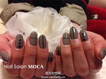 美甲教程之超炫金屬美甲設(shè)計(jì)