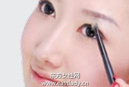 描繪眼影重在手法