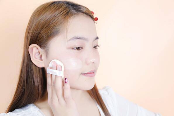 怎樣化妝更 減齡  教你少女妝畫(huà)起來(lái)