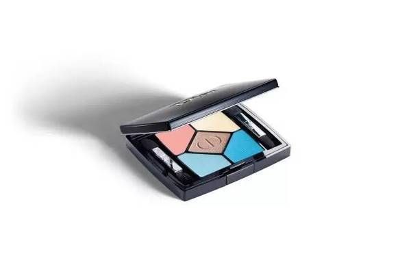 這個(gè)冬天妝容怎么畫才美 不如試下這些彩妝品