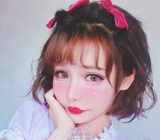 紅色搭配大地色下季化妝重點(diǎn) 日本鈕流行的秋天妝容搶先看