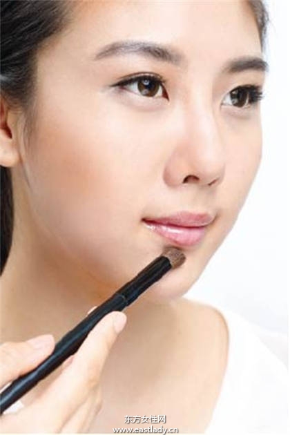 必學(xué) 脫胎換骨的神奇修容化妝術(shù)