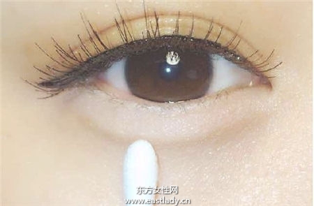 保證每個(gè)人都學(xué)得會(huì) 五招讓你變身大眼美女