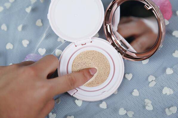 怎樣化妝更 減齡  教你少女妝畫起來