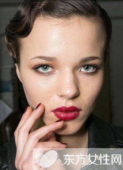 簡(jiǎn)約風(fēng)時(shí)尚美甲圖片大全 告別浮夸做低調(diào)小女人