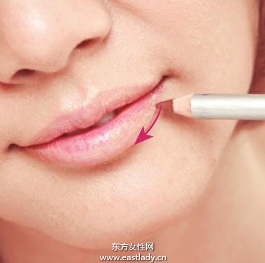 描畫唇妝的基本手法