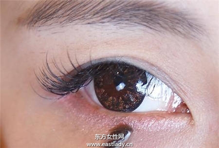 用眼睛勾走男人 簡單眼妝的畫法營打造出萌感女主角眼妝