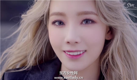 不是只有明星才能用酒紅色 簡單小技巧讓你輕松駕馭