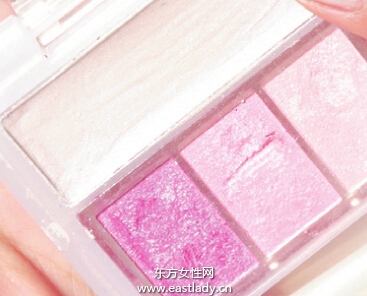 描繪柔和粉棕色眼妝