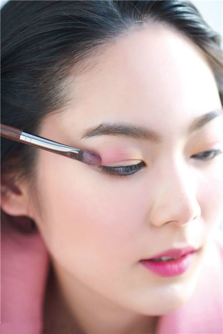 掌握4要點(diǎn)化出好感度爆棚云朵妝