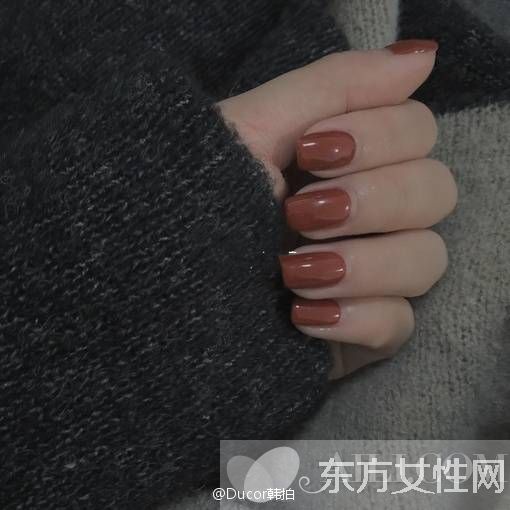 今年秋冬流行色 全在這些毛衣美甲里