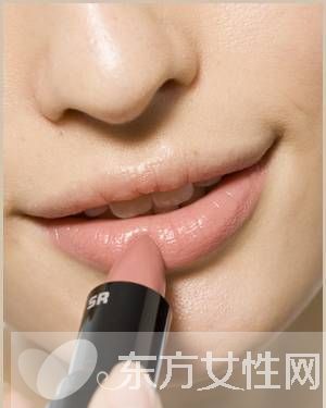 唇妝怎么畫 初學(xué)者必備的7個畫唇妝步驟