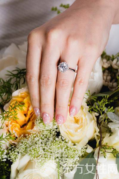 美甲與手捧花的絕美搭配 準新娘要get好