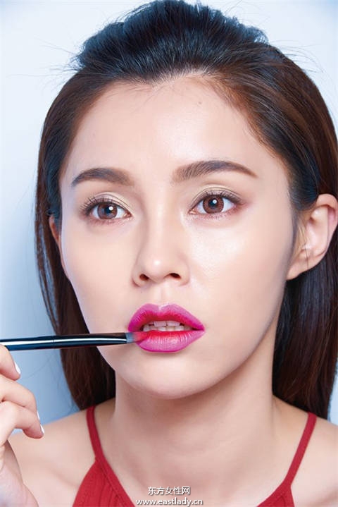 三款夏季最潮唇妝配時尚墨鏡 路人變潮人