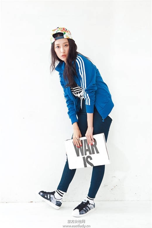 孫佳人李圣經(jīng)演繹煙燻妝+辣妹風(fēng)穿搭