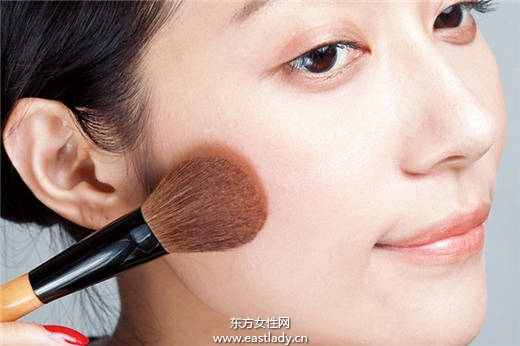 孫佳人李圣經(jīng)演繹煙燻妝+辣妹風(fēng)穿搭