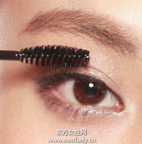 使平直的睫毛更顯卷翹的畫法