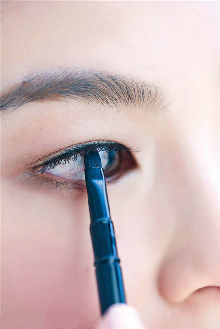 掌握4要點(diǎn)化出好感度爆棚云朵妝